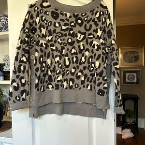 STELLA AND DOT - cheeta print sweater in grey/black/white w/ button side accents